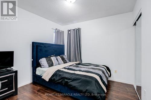 411 Woodmount Drive, Oshawa, ON - Indoor Photo Showing Bedroom