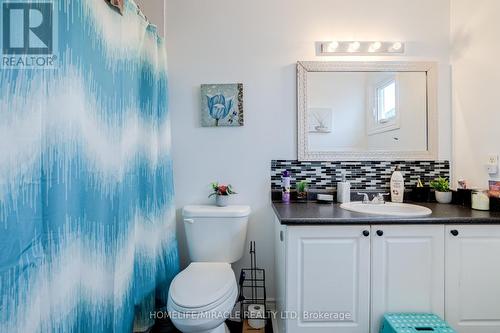 411 Woodmount Drive, Oshawa, ON - Indoor Photo Showing Bathroom