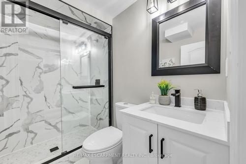 66 Howe Avenue, Hamilton, ON - Indoor Photo Showing Bathroom