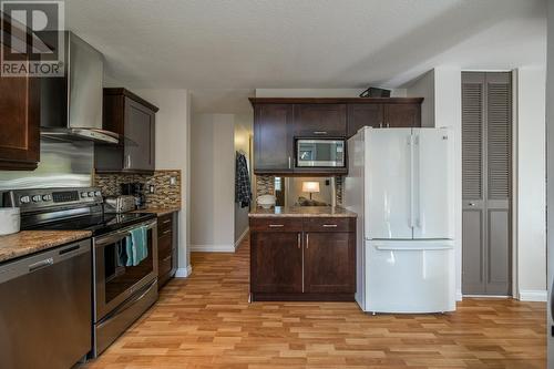 2734 Upland Street, Prince George, BC - Indoor Photo Showing Kitchen