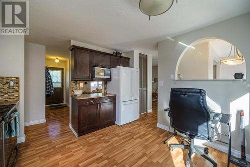 2734 Upland Street, Prince George, BC - Indoor Photo Showing Kitchen