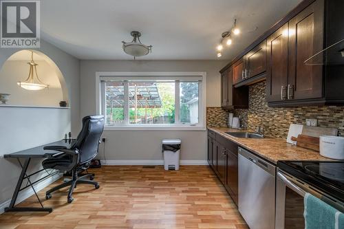 2734 Upland Street, Prince George, BC - Indoor Photo Showing Kitchen