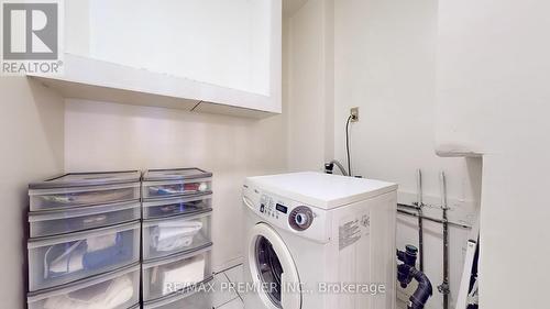 1404 Nesdale Court, Mississauga, ON - Indoor Photo Showing Laundry Room