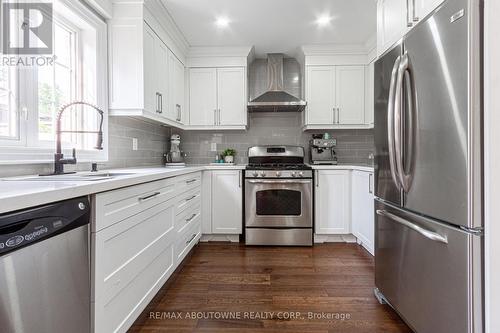 28 Bramcedar Crescent, Brampton, ON - Indoor Photo Showing Kitchen With Upgraded Kitchen