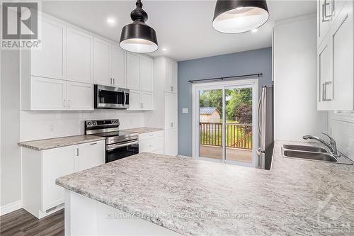 26 King Street, Lanark, ON - Indoor Photo Showing Kitchen With Double Sink