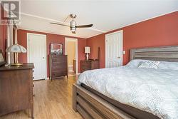 Primary bedroom with a walk in closet & ensuite bath - 