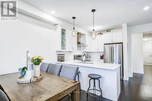 20 Drizzel Crescent, Richmond Hill, ON - Indoor Photo Showing Kitchen With Upgraded Kitchen