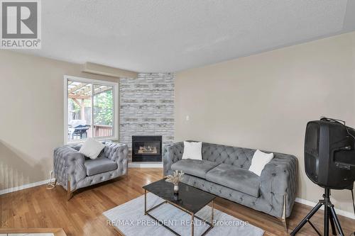 1370 Baycliffe Place, London, ON - Indoor Photo Showing Living Room With Fireplace