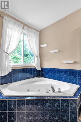 1370 Baycliffe Place, London, ON - Indoor Photo Showing Bathroom