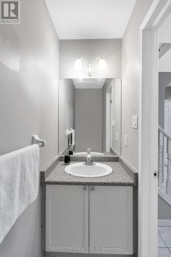 1370 Baycliffe Place, London, ON - Indoor Photo Showing Bathroom