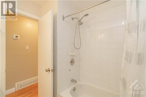 67 Woodmount Crescent, Ottawa, ON - Indoor Photo Showing Bathroom