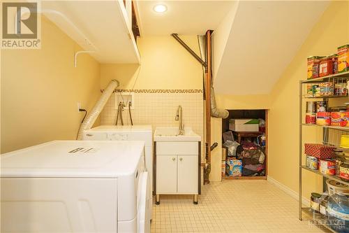 67 Woodmount Crescent, Ottawa, ON - Indoor Photo Showing Laundry Room