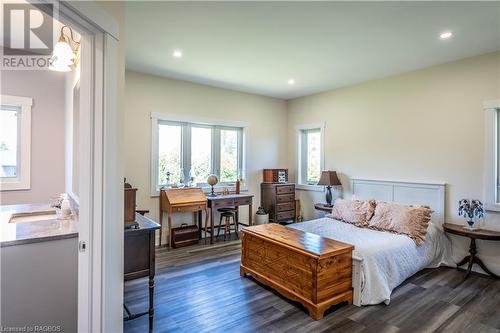 222 Anglesia Street N, Southampton, ON - Indoor Photo Showing Bedroom