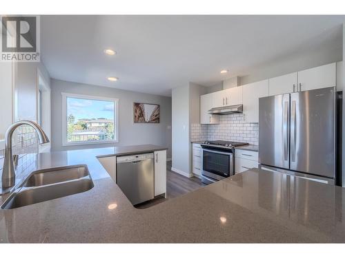 217 Greenwood Drive, Penticton, BC - Indoor Photo Showing Kitchen With Double Sink With Upgraded Kitchen