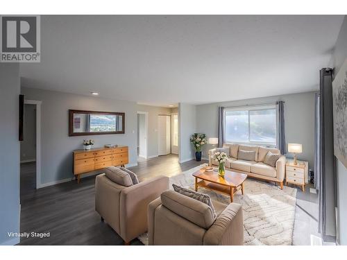 217 Greenwood Drive, Penticton, BC - Indoor Photo Showing Living Room