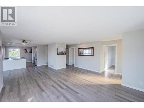 217 Greenwood Drive, Penticton, BC - Indoor Photo Showing Living Room