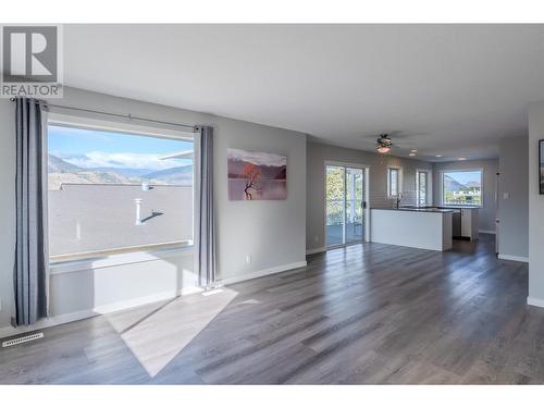 217 Greenwood Drive, Penticton, BC - Indoor Photo Showing Living Room