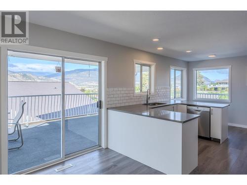 217 Greenwood Drive, Penticton, BC - Indoor Photo Showing Kitchen