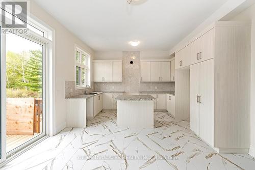 45 Raspberry Ridge Avenue, Caledon, ON - Indoor Photo Showing Kitchen