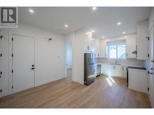 1125 Antler Drive, Penticton, BC - Indoor Photo Showing Kitchen