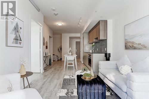 1708 - 161 Roehampton Avenue, Toronto, ON - Indoor Photo Showing Living Room