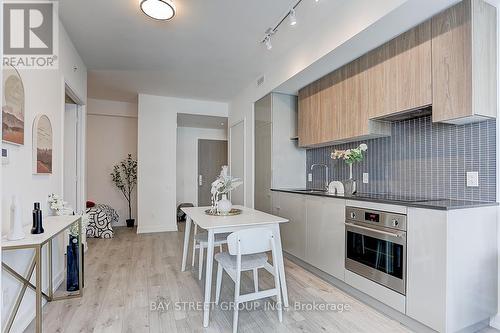 1708 - 161 Roehampton Avenue, Toronto, ON - Indoor Photo Showing Kitchen