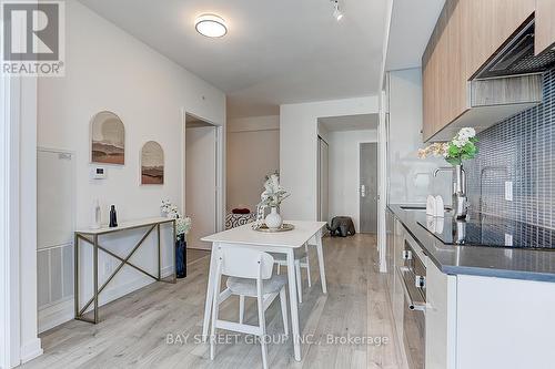 1708 - 161 Roehampton Avenue, Toronto, ON - Indoor Photo Showing Kitchen