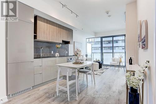 1708 - 161 Roehampton Avenue, Toronto, ON - Indoor Photo Showing Kitchen