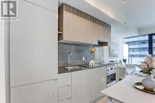 1708 - 161 Roehampton Avenue, Toronto, ON - Indoor Photo Showing Kitchen