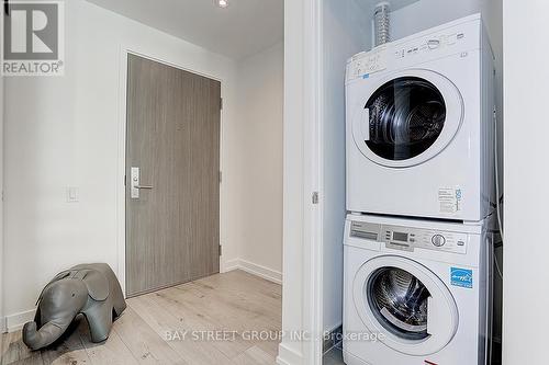 1708 - 161 Roehampton Avenue, Toronto, ON - Indoor Photo Showing Laundry Room