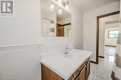 44 Currie Street, St. Catharines, ON - Indoor Photo Showing Bathroom