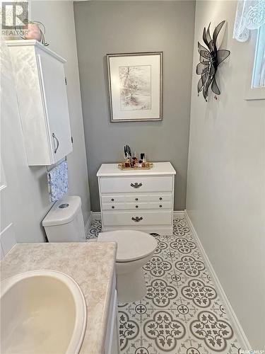 2140 Proton Avenue, Gull Lake, SK - Indoor Photo Showing Bathroom