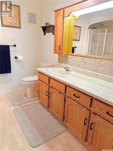 2140 Proton Avenue, Gull Lake, SK - Indoor Photo Showing Bathroom