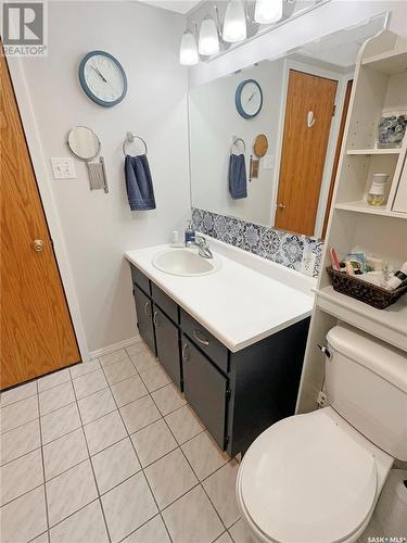 2140 Proton Avenue, Gull Lake, SK - Indoor Photo Showing Bathroom