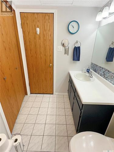 2140 Proton Avenue, Gull Lake, SK - Indoor Photo Showing Bathroom