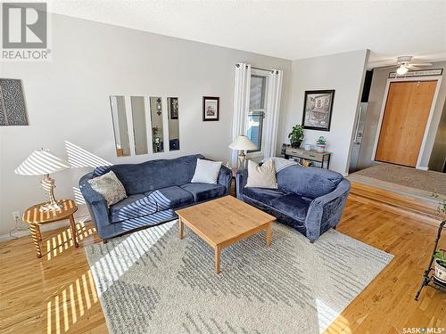 2140 Proton Avenue, Gull Lake, SK - Indoor Photo Showing Living Room