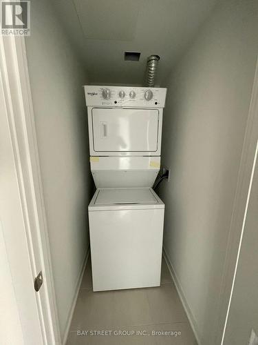 19 - 4035 Hickory Drive, Mississauga, ON - Indoor Photo Showing Laundry Room