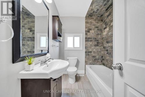 1513 Oxford Street, Oshawa, ON - Indoor Photo Showing Bathroom