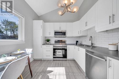 1513 Oxford Street, Oshawa, ON - Indoor Photo Showing Kitchen