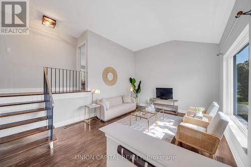 1513 Oxford Street, Oshawa, ON - Indoor Photo Showing Living Room