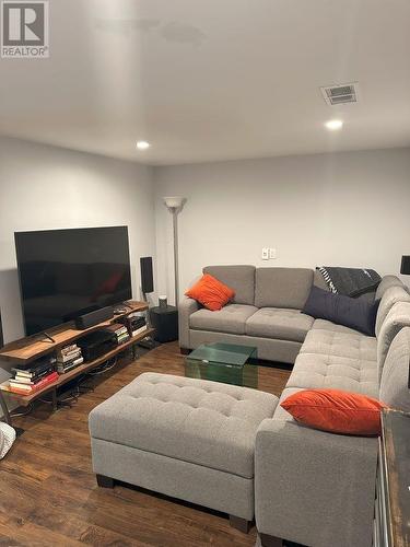 6184 Trent Drive, Prince George, BC - Indoor Photo Showing Living Room