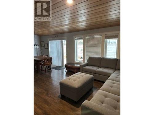 6184 Trent Drive, Prince George, BC - Indoor Photo Showing Living Room