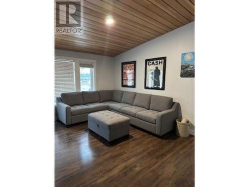 6184 Trent Drive, Prince George, BC - Indoor Photo Showing Living Room