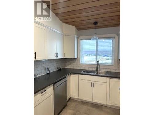 6184 Trent Drive, Prince George, BC - Indoor Photo Showing Kitchen With Double Sink