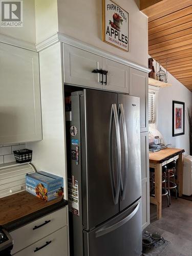 6184 Trent Drive, Prince George, BC - Indoor Photo Showing Kitchen