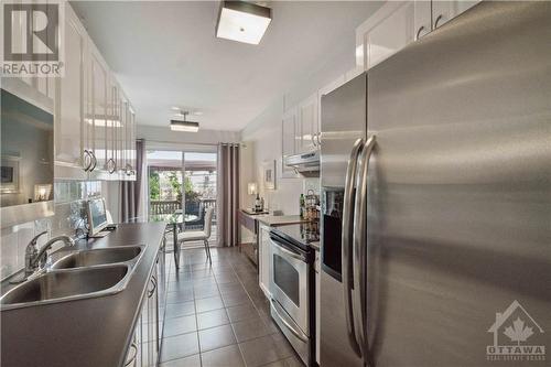 136 Marrissa Avenue, Ottawa, ON - Indoor Photo Showing Kitchen With Stainless Steel Kitchen With Double Sink With Upgraded Kitchen