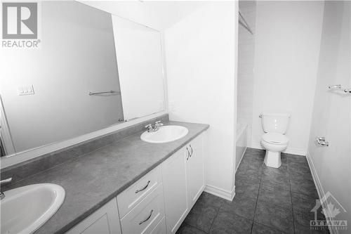 643 Makwa Private, Ottawa, ON - Indoor Photo Showing Bathroom