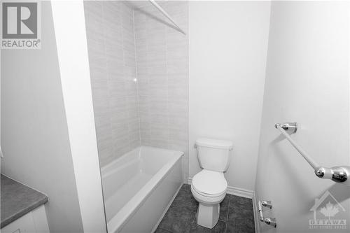 643 Makwa Private, Ottawa, ON - Indoor Photo Showing Bathroom