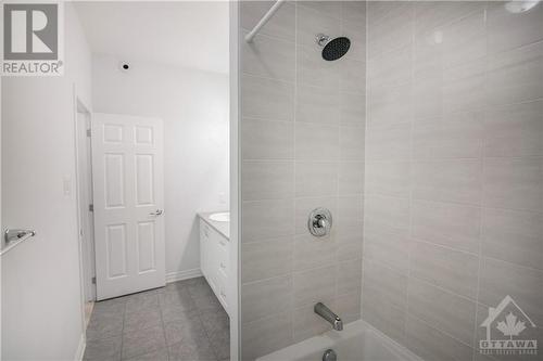 643 Makwa Private, Ottawa, ON - Indoor Photo Showing Bathroom