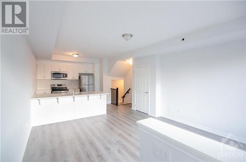 643 Makwa Private, Ottawa, ON - Indoor Photo Showing Kitchen